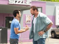 Stuber-5-Sterne-Undercover-Reviewbild-02.jpg Stuber-5-Sterne-Undercover-Reviewbild-02.jpg