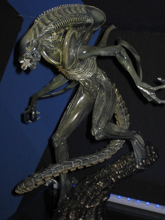 Alien Warrior Statue (5).JPG