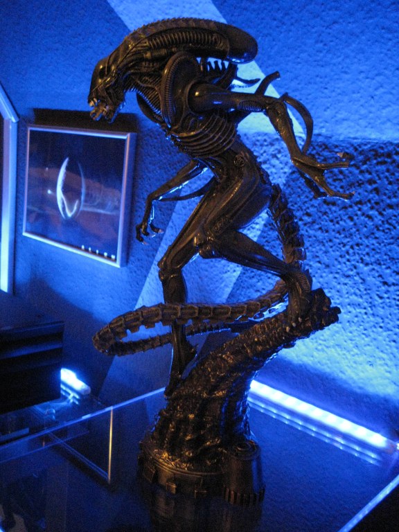 Alien Warrior Statue (6).JPG