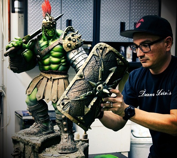 Gladiator-Hulk-Sideshow-Premium-Format-Figure-Scale-Photo-Size-Comparison-e1372862203979.jpg