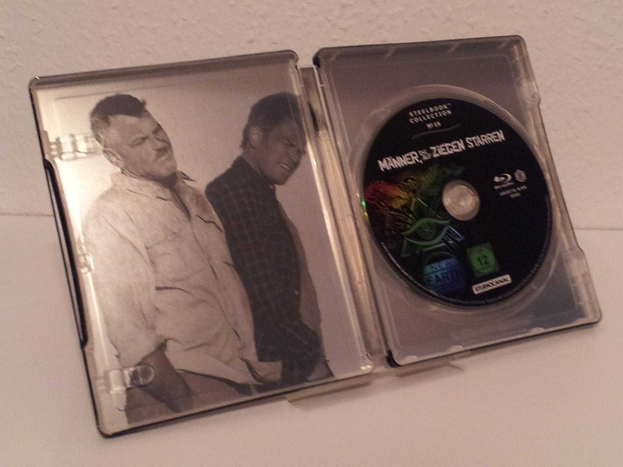 Männer die auf Ziegen starren - Steelbook003.jpg