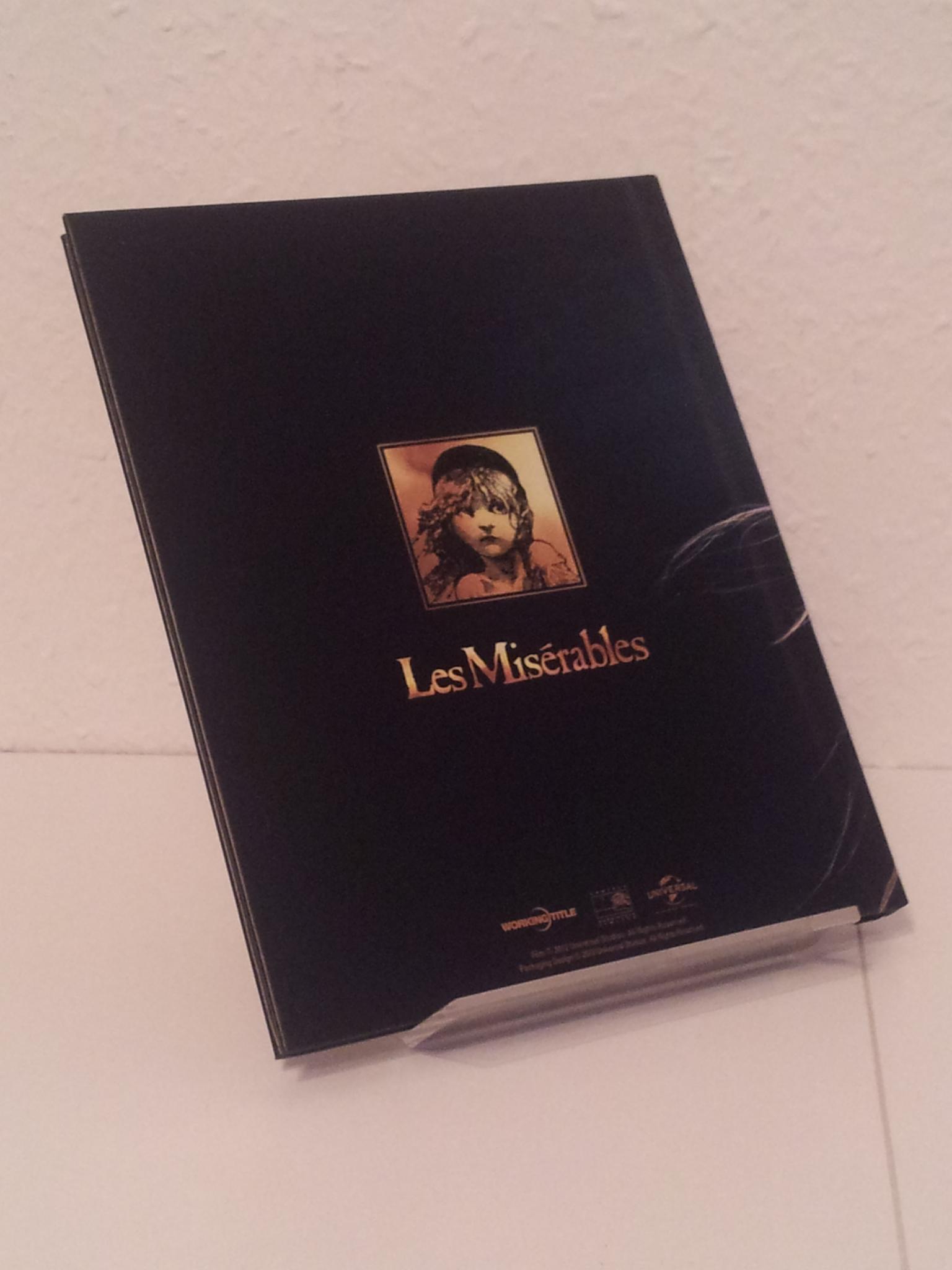 Les Miserables - UK Collectors Book002.jpg