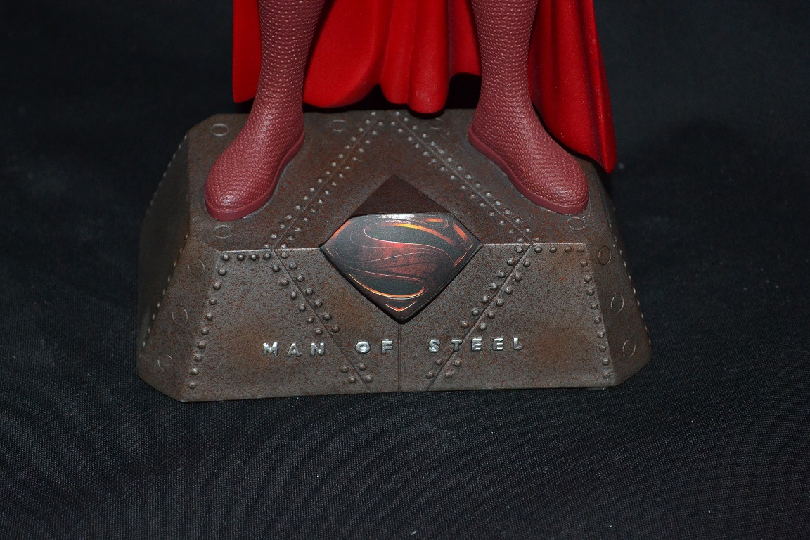 Men of Steel Collectors edition Statue 3.jpg