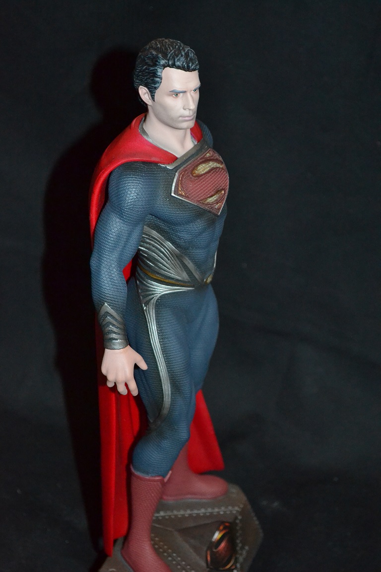 Men of Steel Collectors edition Statue 4.jpg