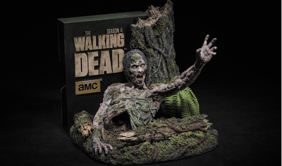 TWD-S4-DVD-Limited-Edition-Tree-Walker-560.jpeg