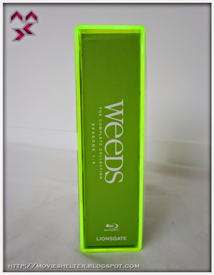 Weeds_The_Complete_Collection_Limited_Glowing_Acrylic_Case_Edition_04.jpg