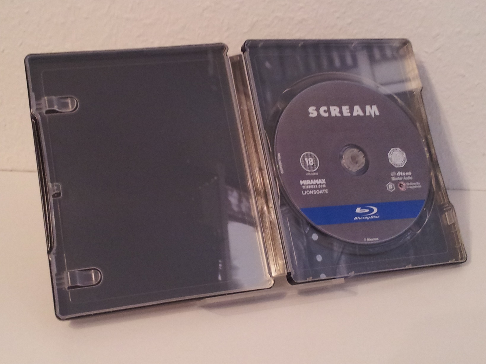 Scream 1 - UK Steelbook003.jpg