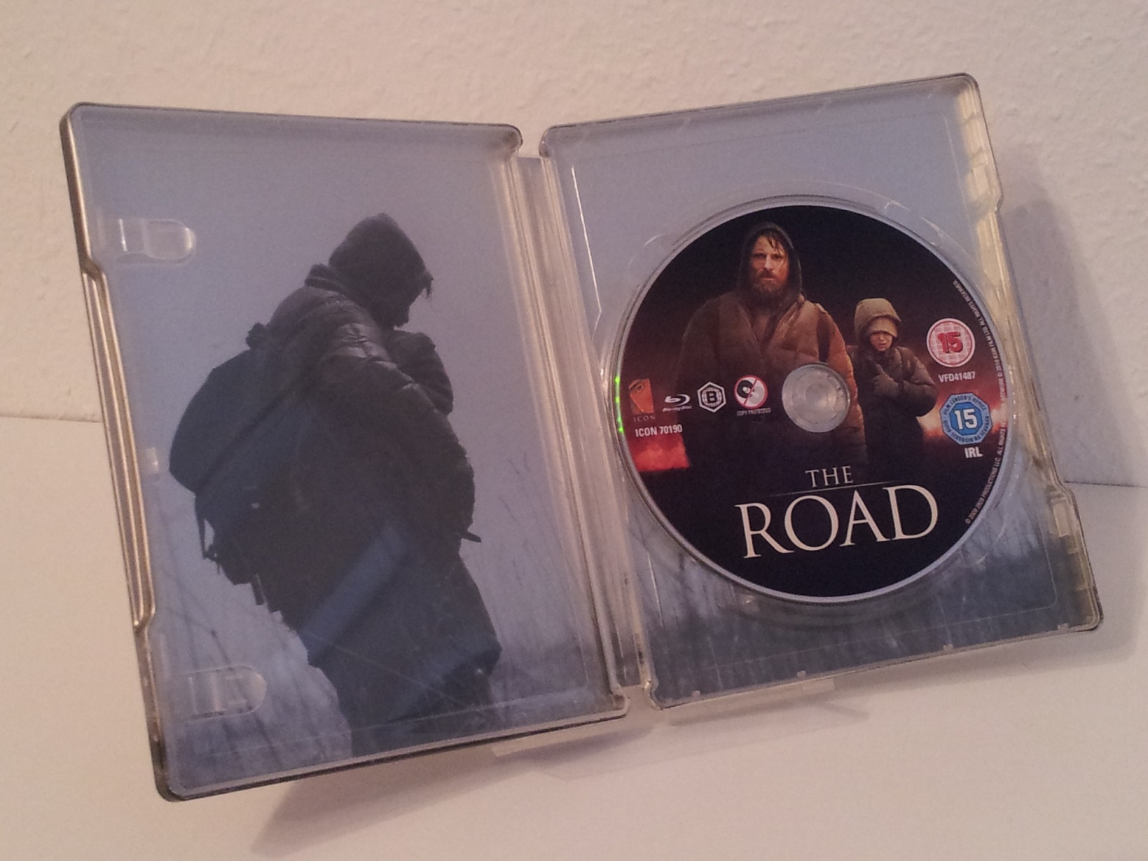 The Road UK Steelbook003.jpg