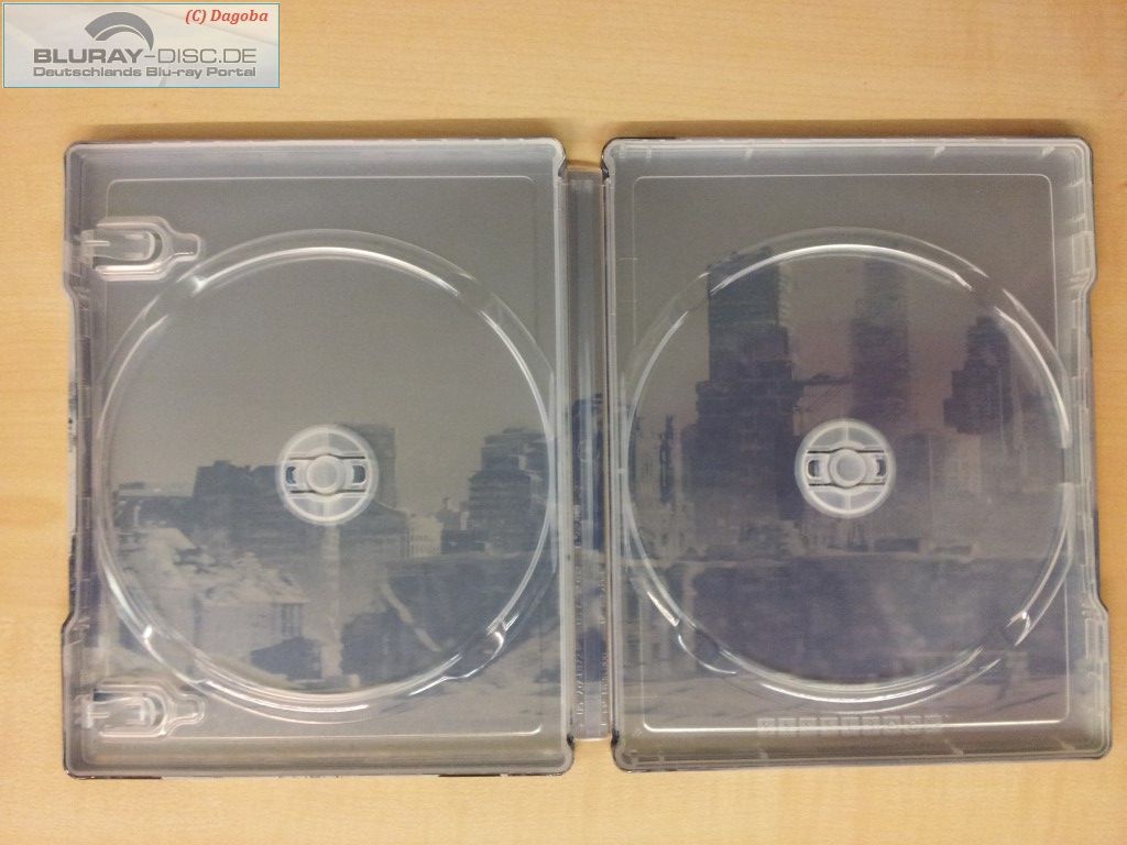 06_Snowpiercer_Inside wo Discs.jpg