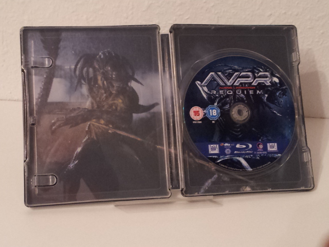 AvP 2 - UK Steelbook003.jpg