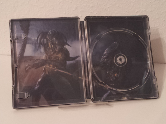 AvP 2 - UK Steelbook004.jpg