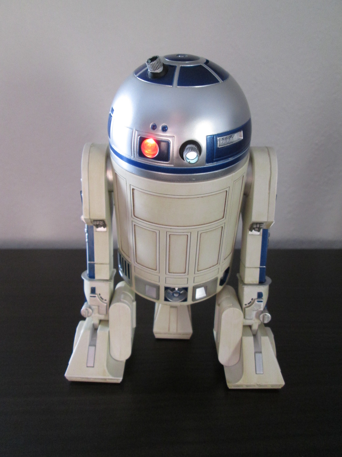 R2D2Medicom4.JPG