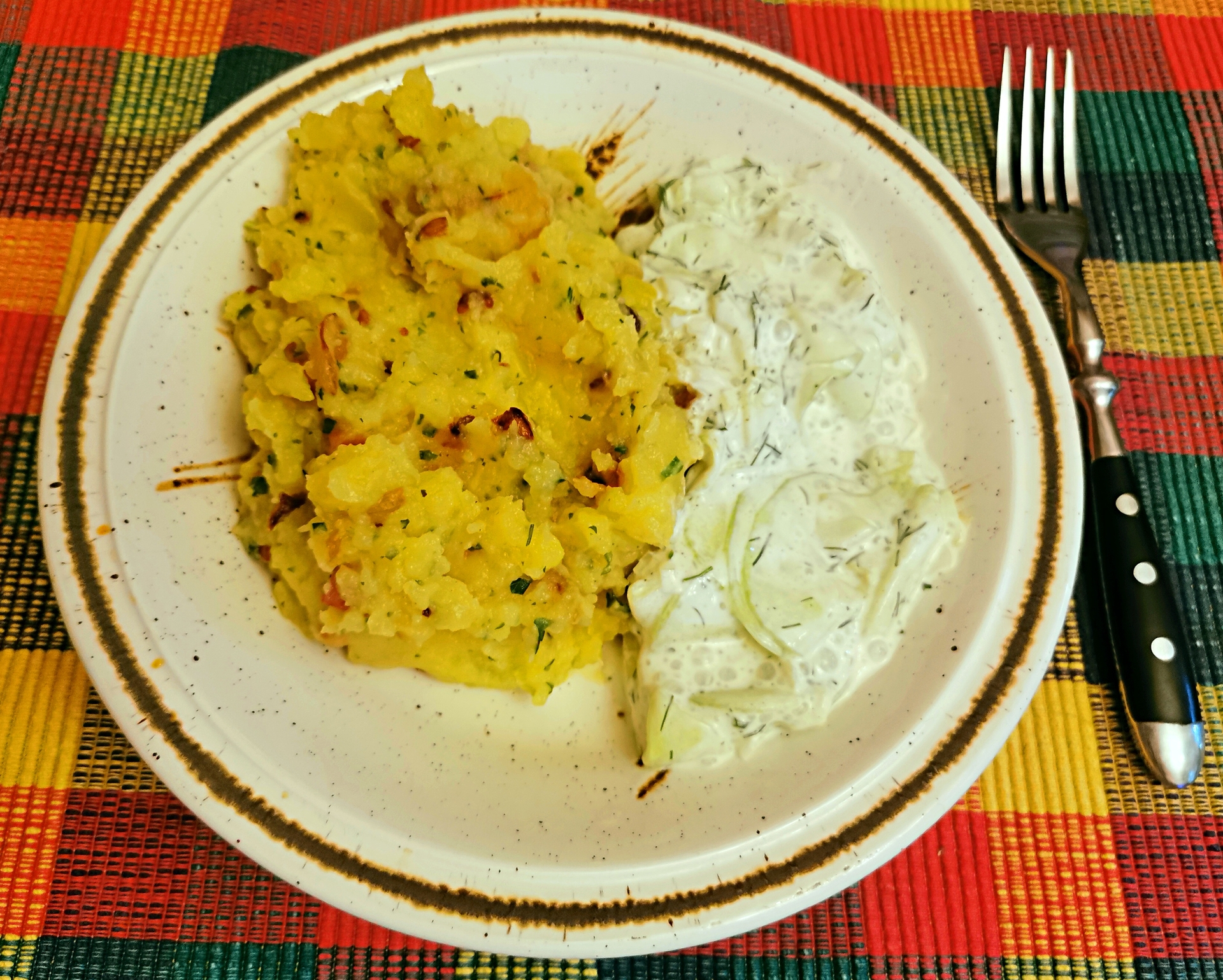 GrüneKartoffelnMitGurkensalatOK.jpg