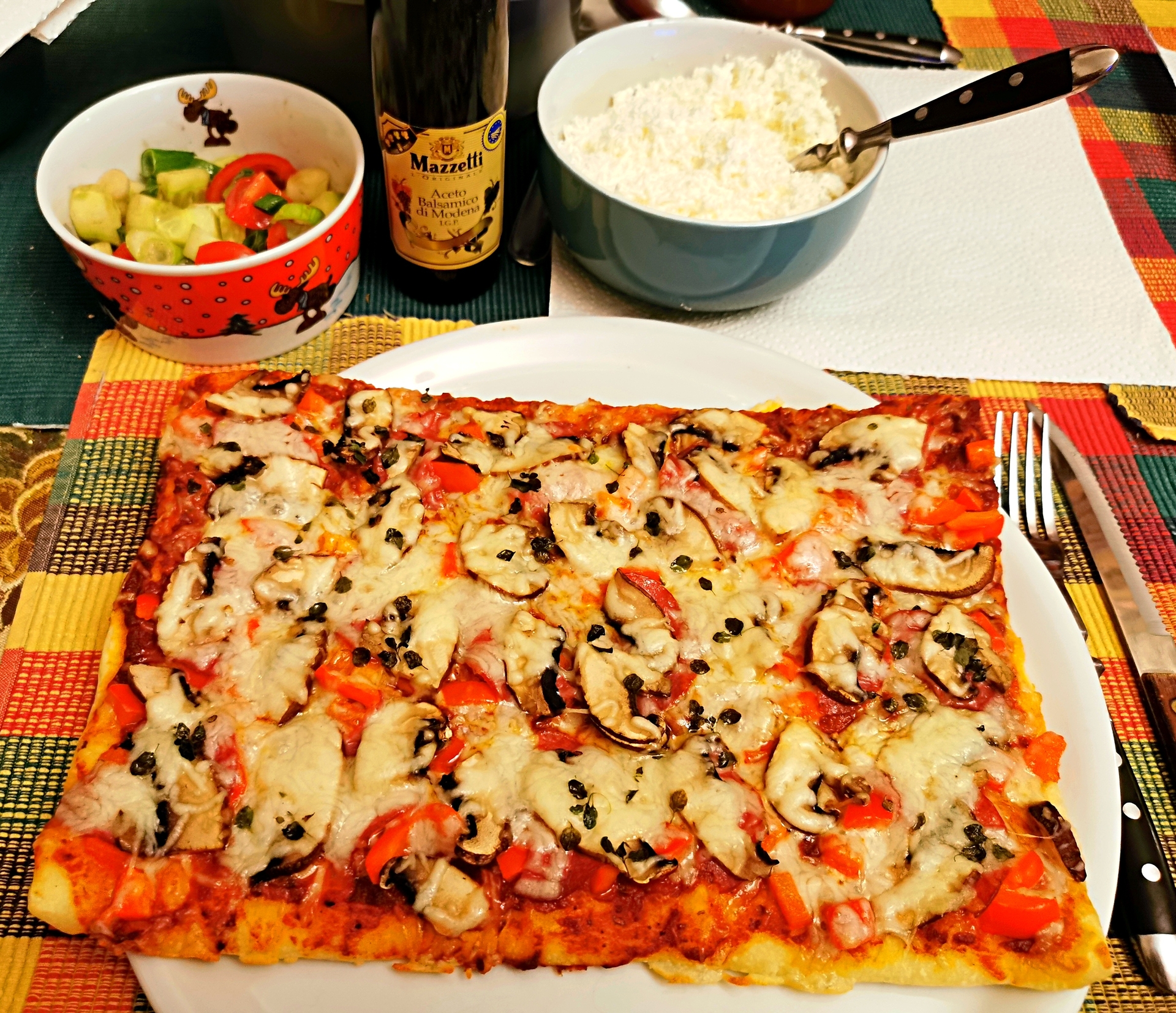Pizza_SalatMitSchafskäseOK.jpg