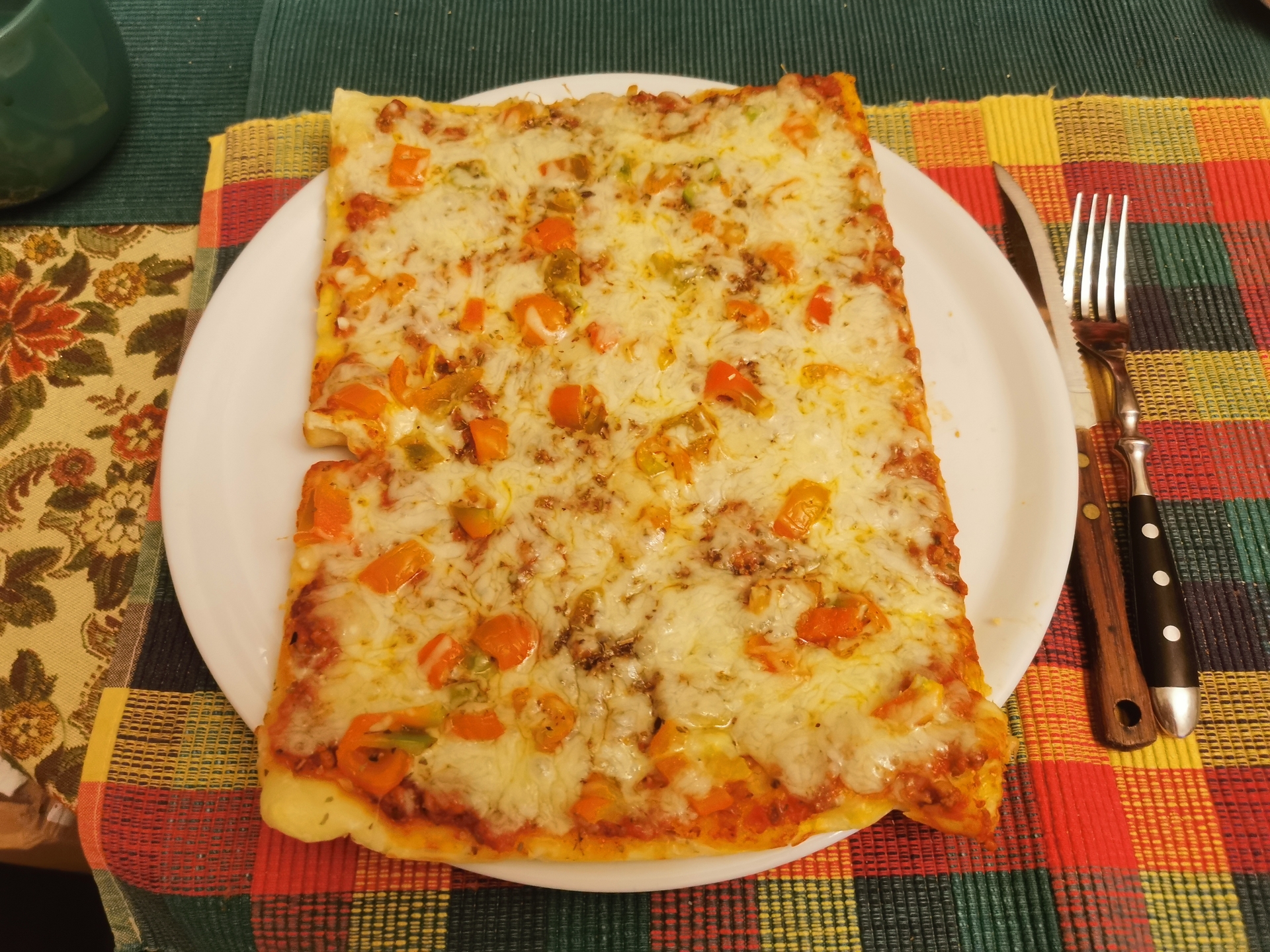 PizzaBolognese.jpg