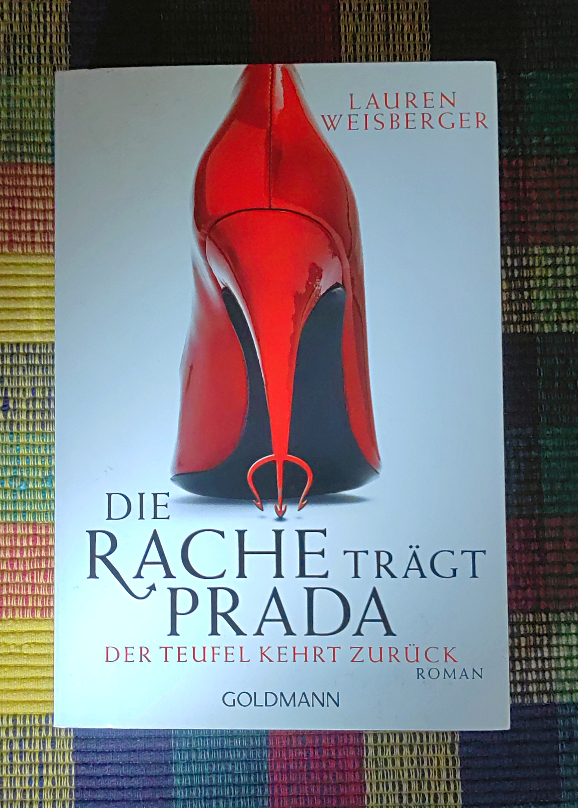 buchDieRacheTrägtPradaVSneuOK.jpg