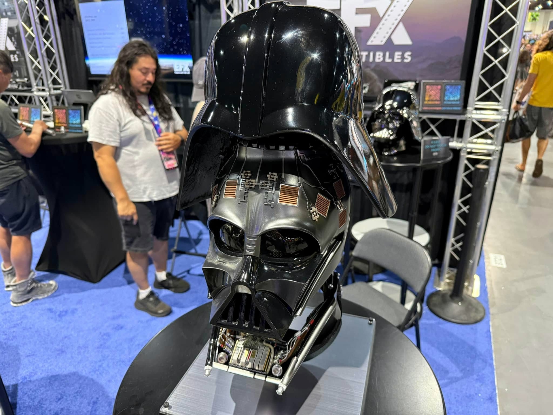 sdcc_029_efx.jpg