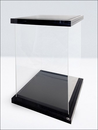 acryl-vitrine-_-display-case-ultimate-guard-supreme-fuer-1_6-actionfiguren-black-magnetic-editio.jpg