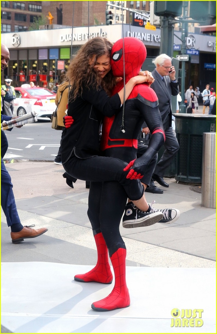 tom-holland-dons-spider-man-far-from-home-costume-while-filming-with-zendaya-in-nyc205.jpg