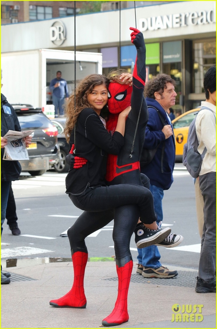tom-holland-dons-spider-man-far-from-home-costume-while-filming-with-zendaya-in-nyc203.jpg