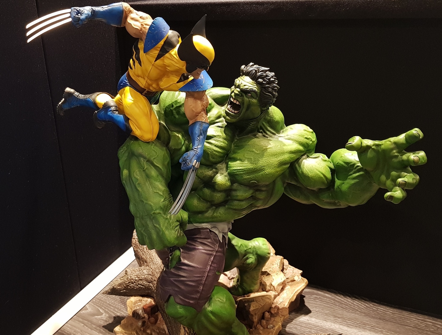 Hulk_vs_Wolverin.jpg