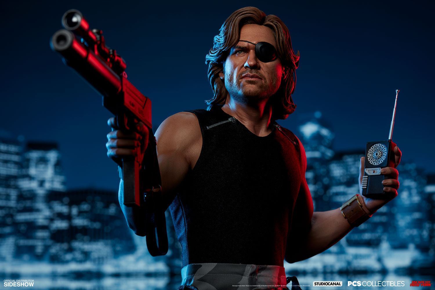 0007526_snake-plissken-13-statue.jpeg