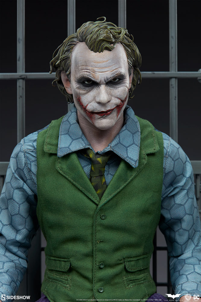 The-Joker-Premium-Format-Figure-DC-Comics-Batman-Collectbiles-9.jpg