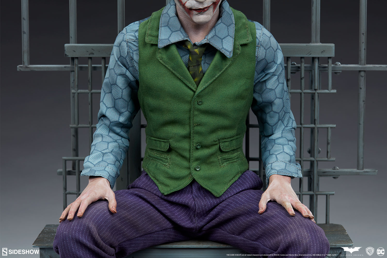 The-Joker-Premium-Format-Figure-DC-Comics-Batman-Collectbiles-12.jpg