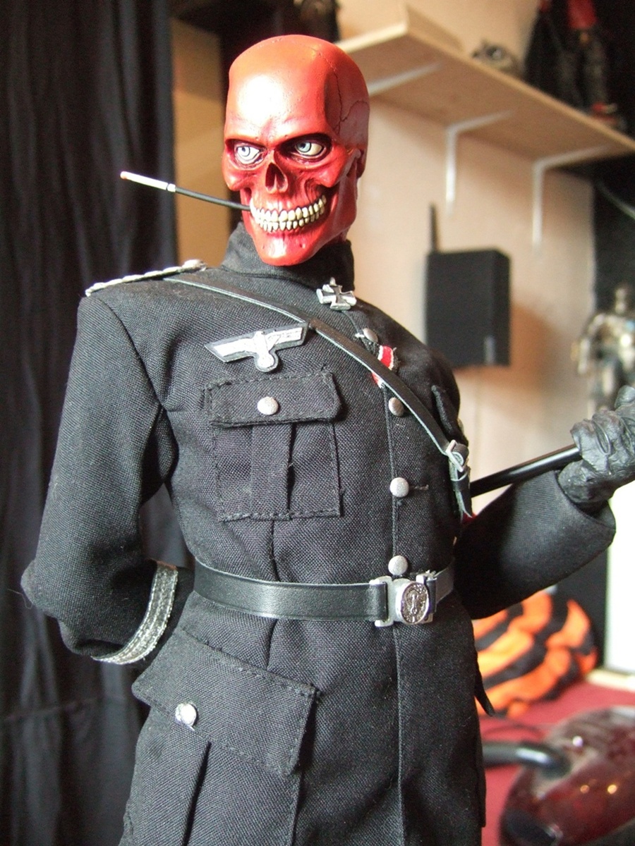 2010_0120redskull0008.JPG