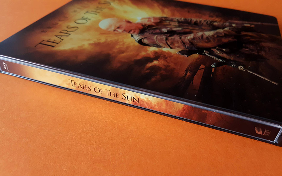 fotografias-del-steelbook-de-lagrimas-del-sol-en-blu-ray-original_7.jpg