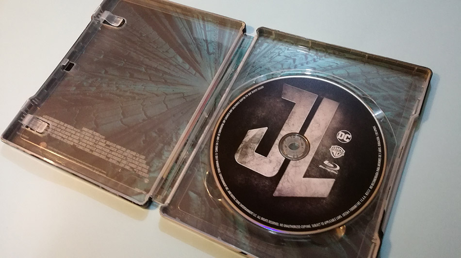 fotografias-del-steelbook-ilustrado-de-liga-de-la-justicia-en-blu-ray-original_10.jpg