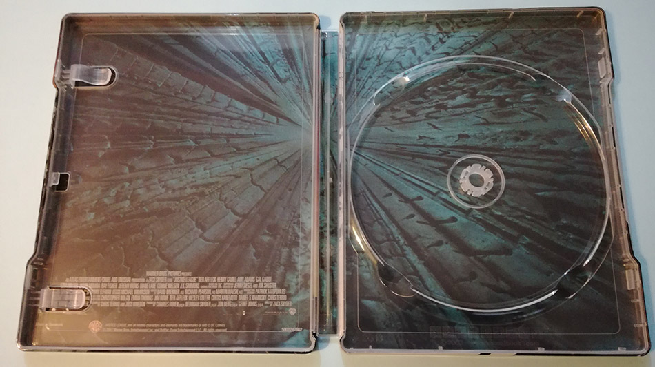 fotografias-del-steelbook-ilustrado-de-liga-de-la-justicia-en-blu-ray-original_11.jpg