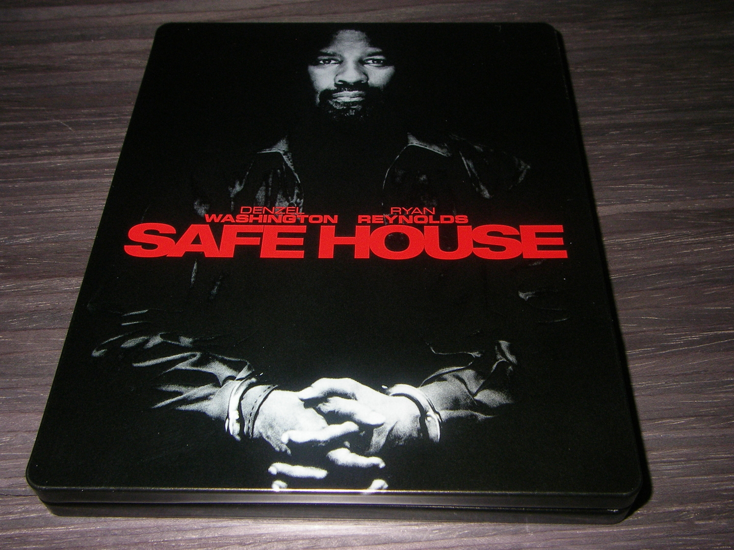 el-invitado-steelbook-foto-1-6-original_2.jpg