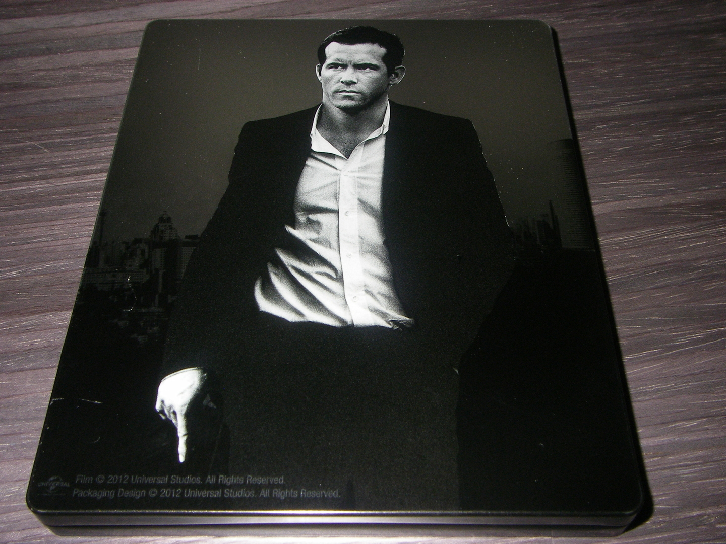 el-invitado-steelbook-foto-3-6-original_4.jpg