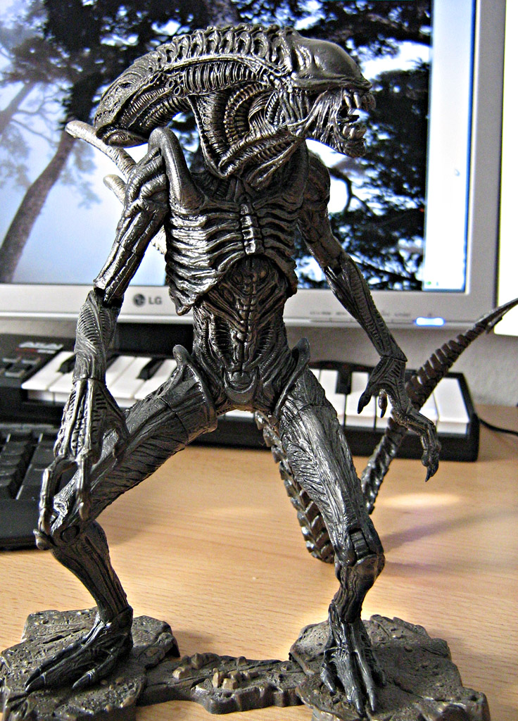 neca_alien2.jpg