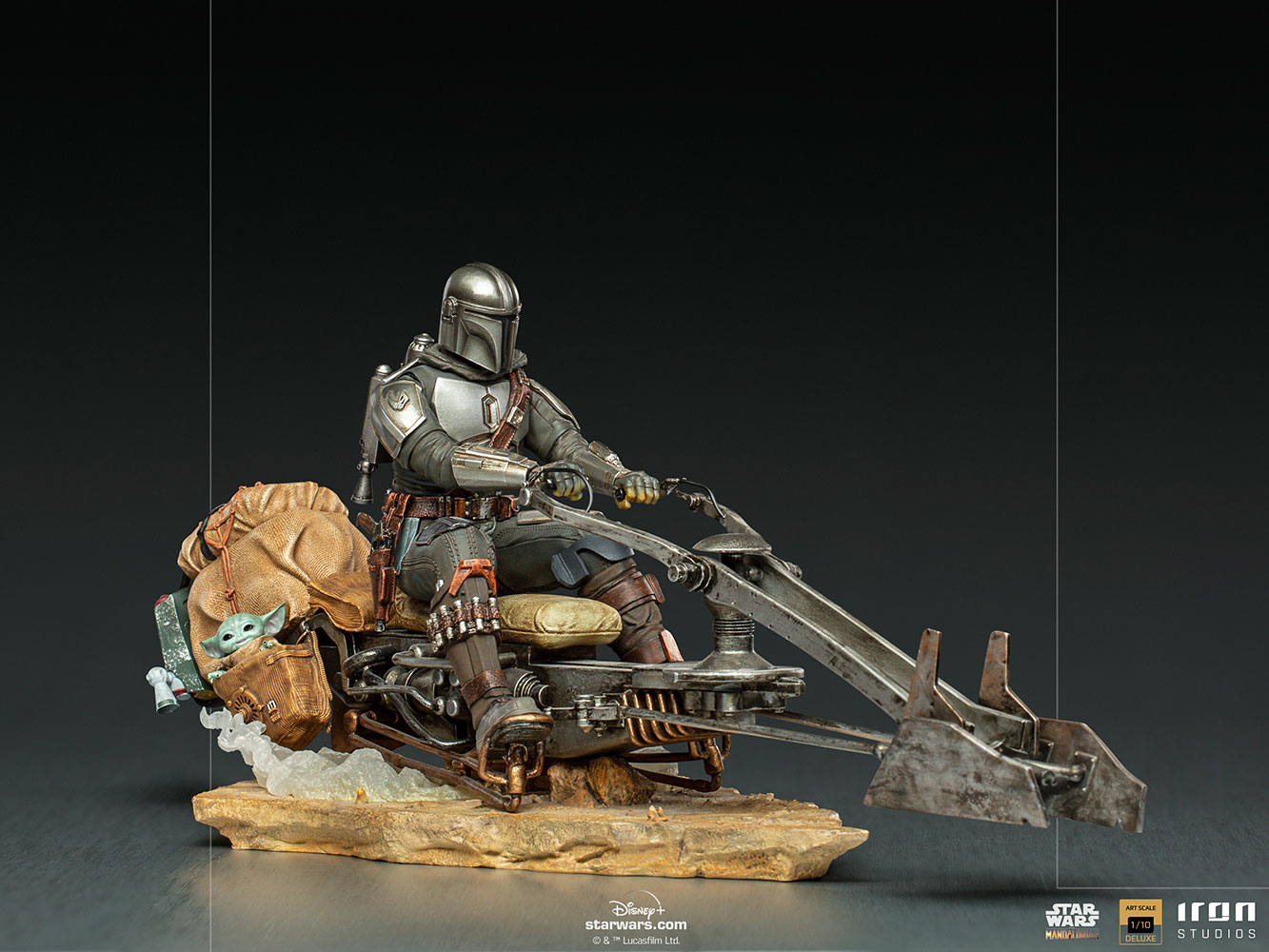 the-mandalorian-on-speederbike-deluxe_star-wars_gallery_6116da5baf957.jpg