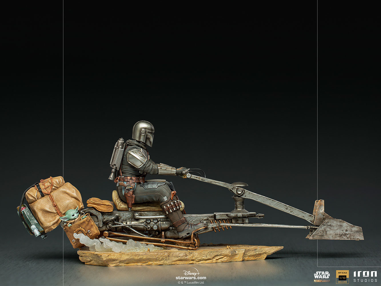 the-mandalorian-on-speederbike-deluxe_star-wars_gallery_6116da5c548b4.jpg