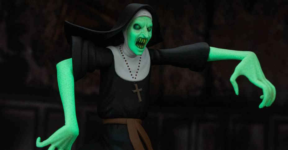 NECA-Toony-Terrors-Glow-Nun-Variant-015-928x483.jpg