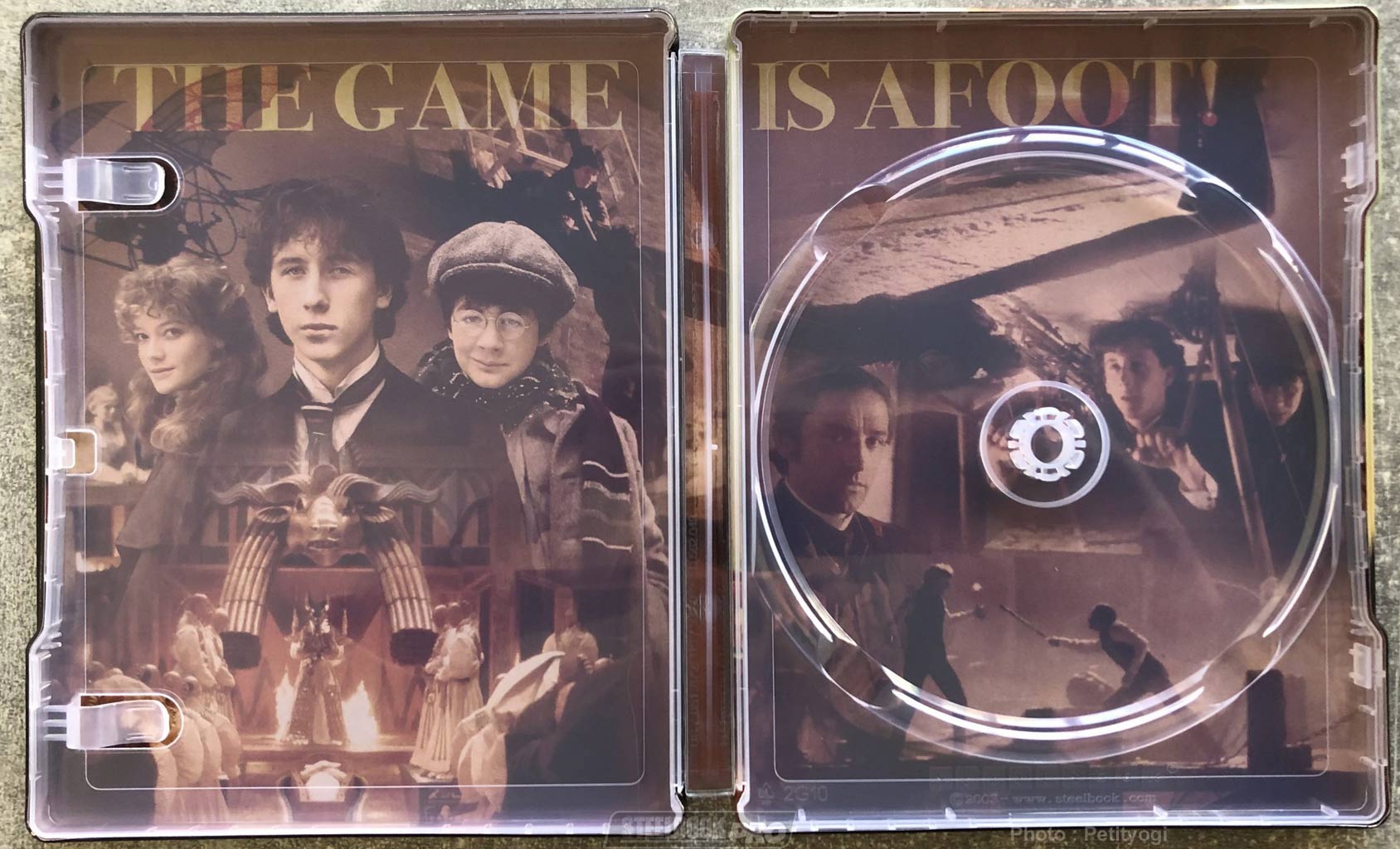 Young-Sherlock-steelbook-6.jpg