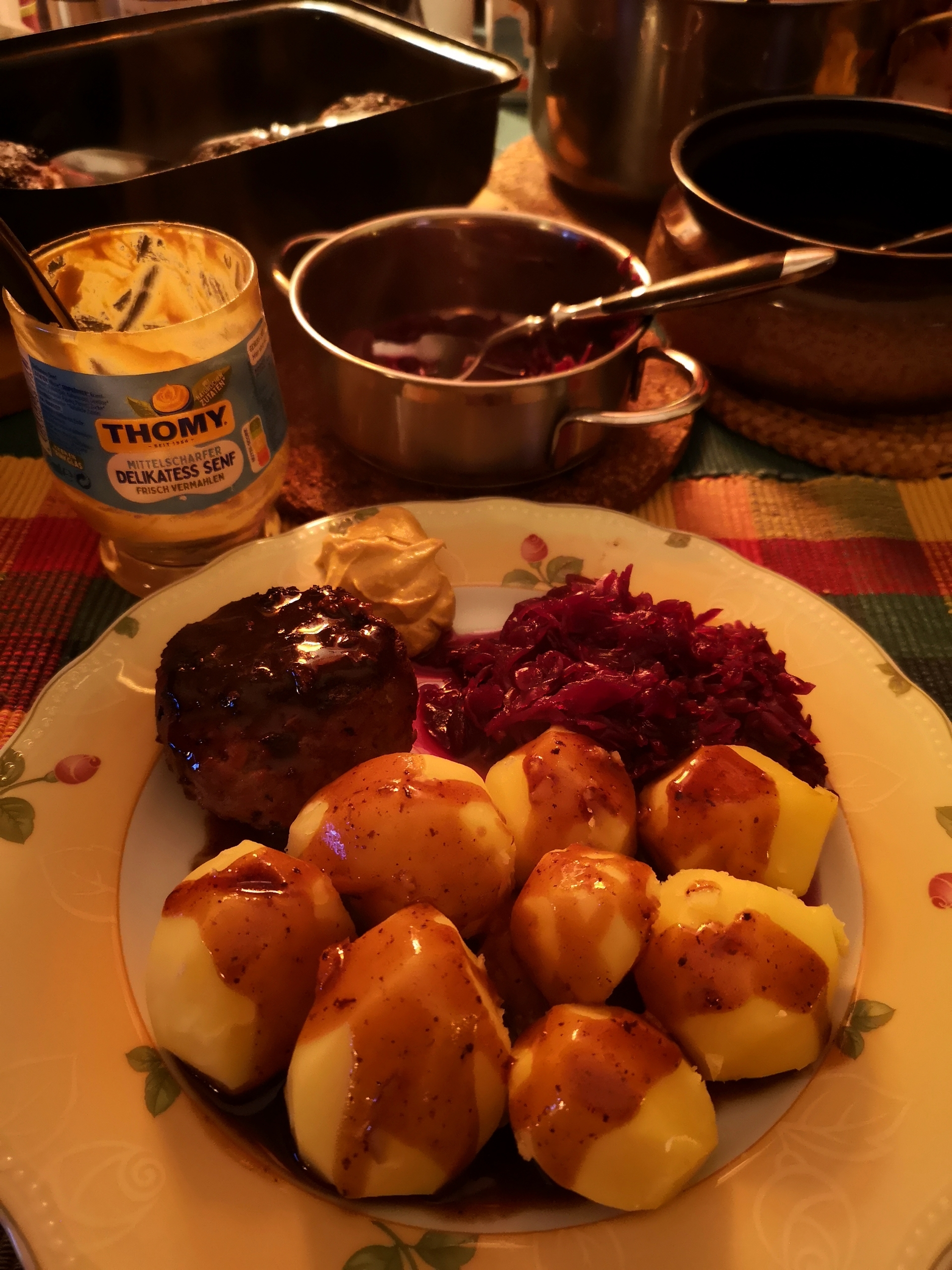 BoulettenRotkohl1.jpg