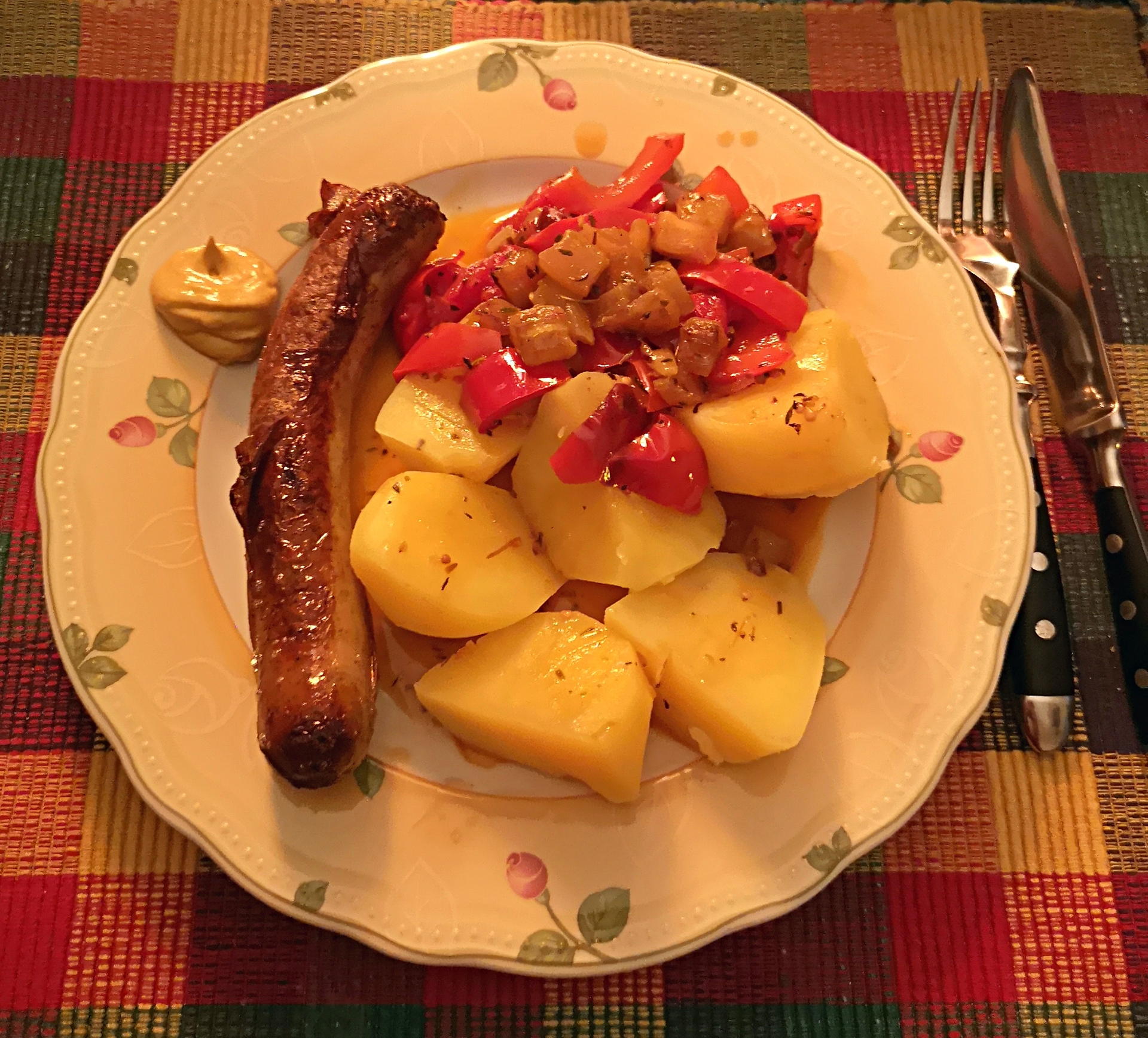 Bratwurst_K_SchmorgemüseOK.jpg