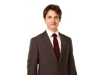 Interview-Hugh-Dancy-01.webp
