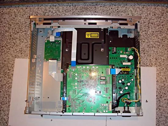 Denon DVD-2500BT Innenansicht