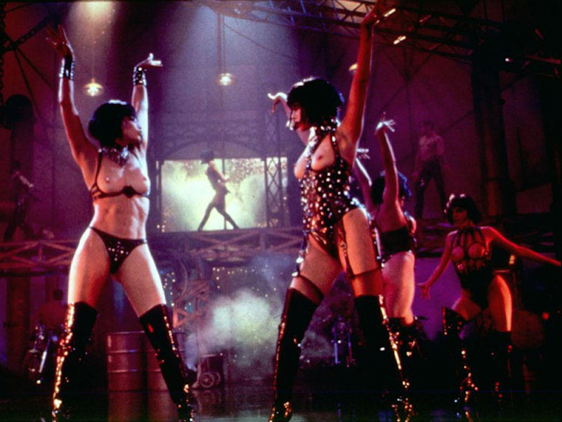 Showgirls-Reviewbild-06.jpg
