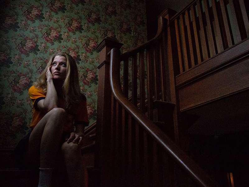girl_on_the_third_floor_01.jpg